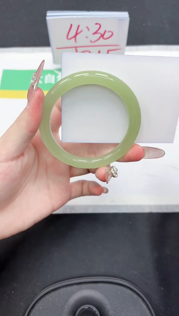 【闪购商品】石英质玉手镯未镶嵌388-58.7