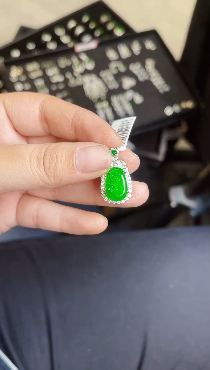 【闪购商品】翡翠颈饰银S925镶嵌如意吊坠