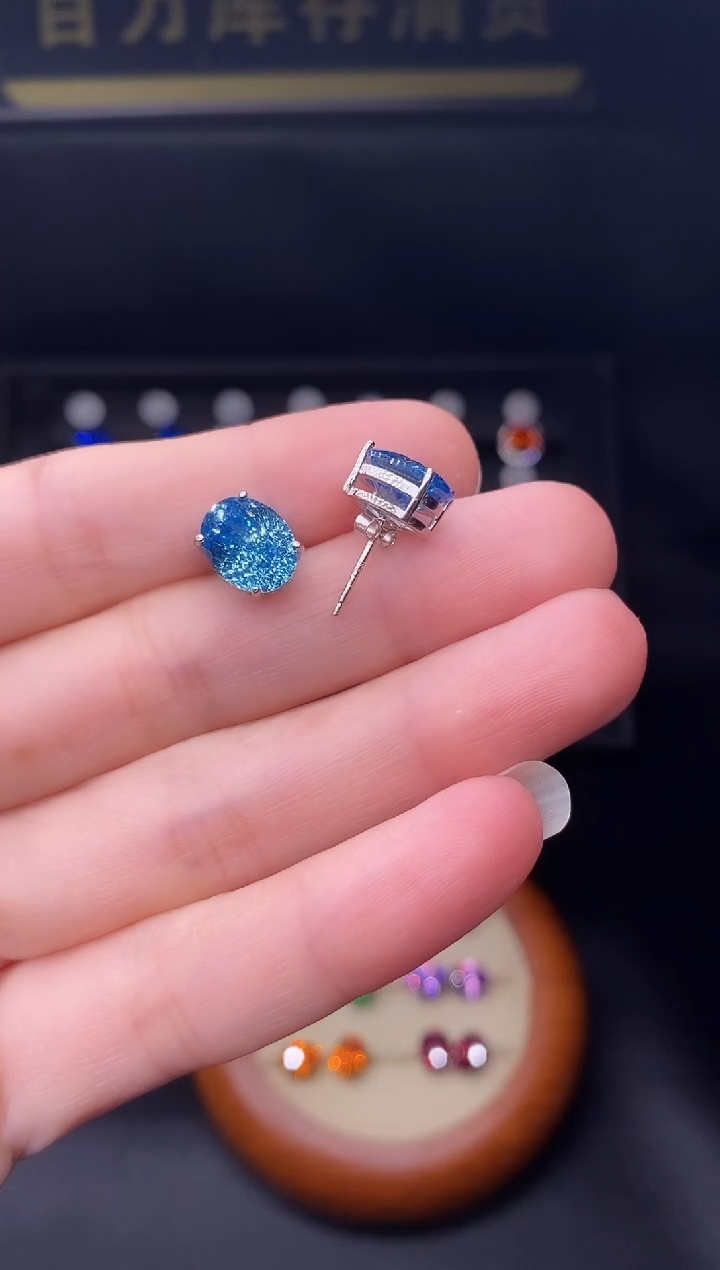 5克拉海蓝宝石（处理）欧美风耳钉