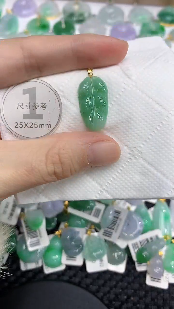 颈饰18K金镶嵌翡翠a货百元以下同包裹多件发出的只收取一单运费