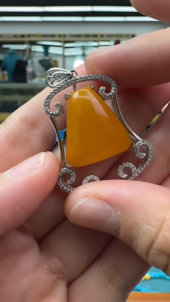 【闪购商品】琥珀颈饰未镶嵌508秒拍号