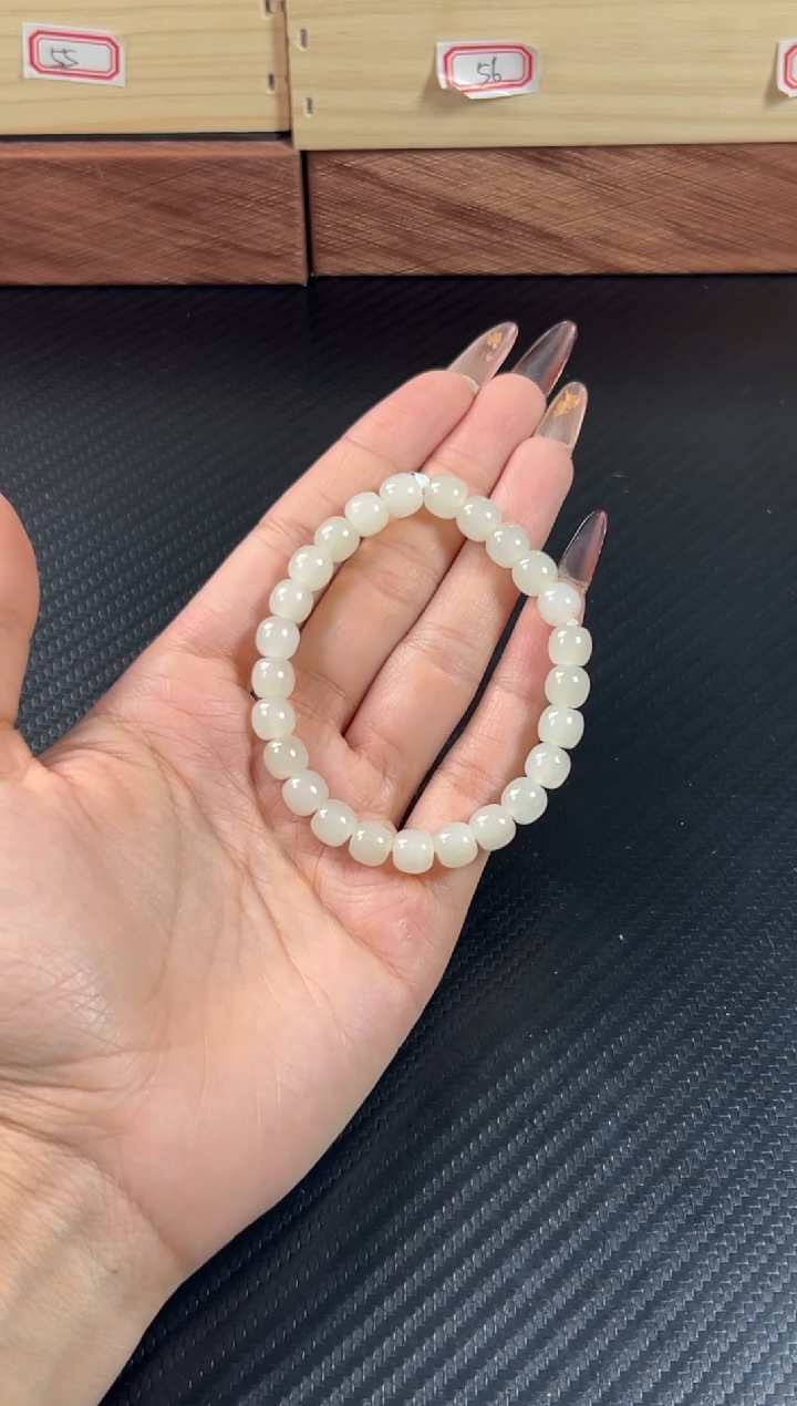 未镶嵌手串和田玉用****5于田微色差7*8 M