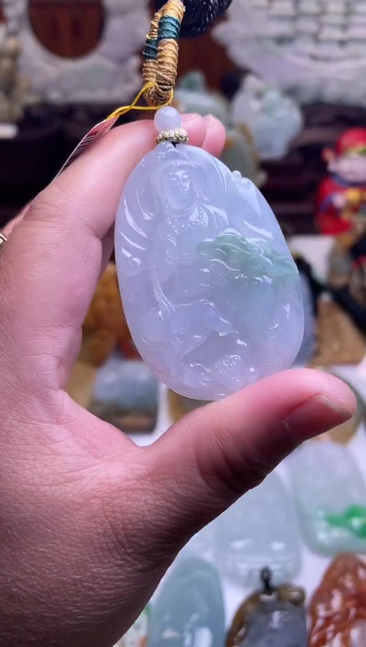 颈饰未镶嵌翡翠观音