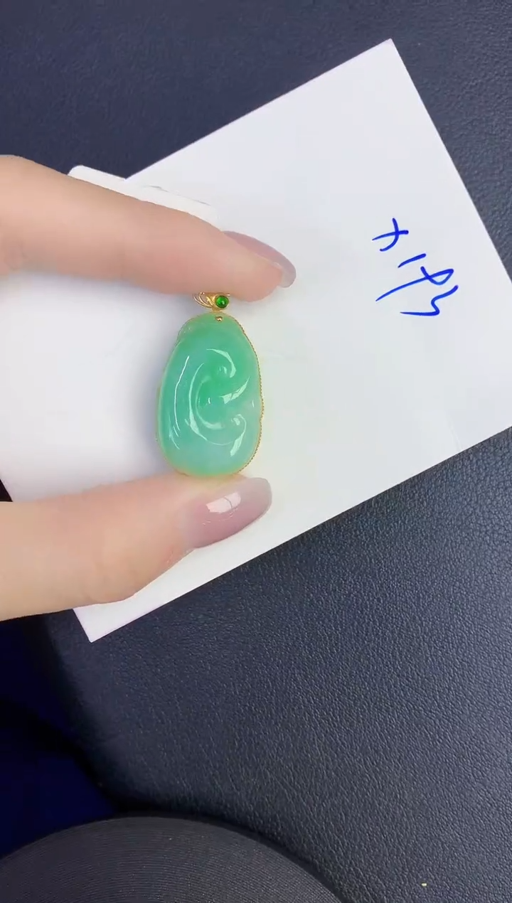 颈饰18K金镶嵌翡翠缅甸天然翡翠A货