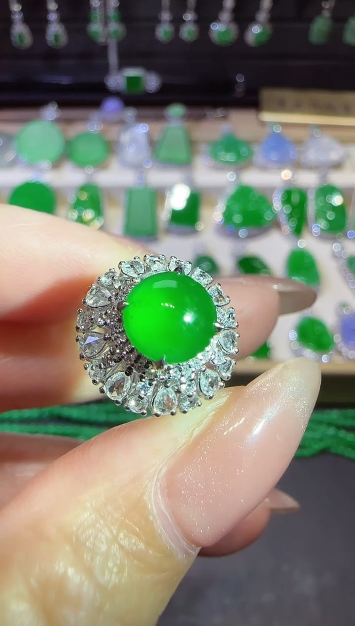 翡翠戒指18K金镶嵌一