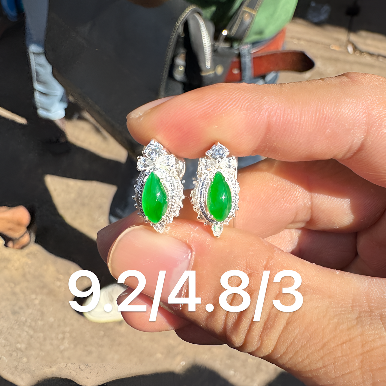 1213(小哪吒在源头)冰种翡翠浓阳辣绿戒面干净饱满杠味荧光足M160