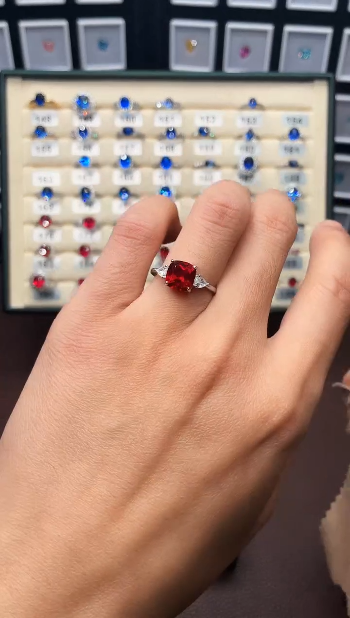 银S925镶嵌戒指红宝石3333