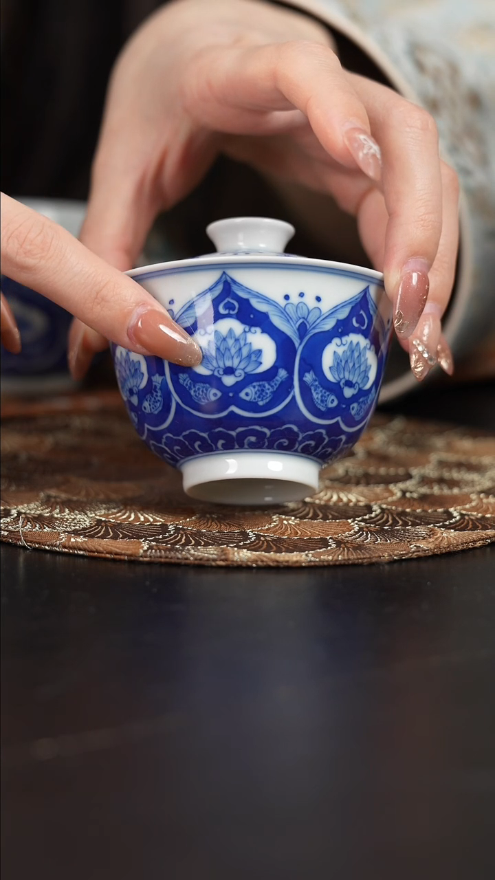 【闪购商品】杯看山柴窑青花莲盖碗