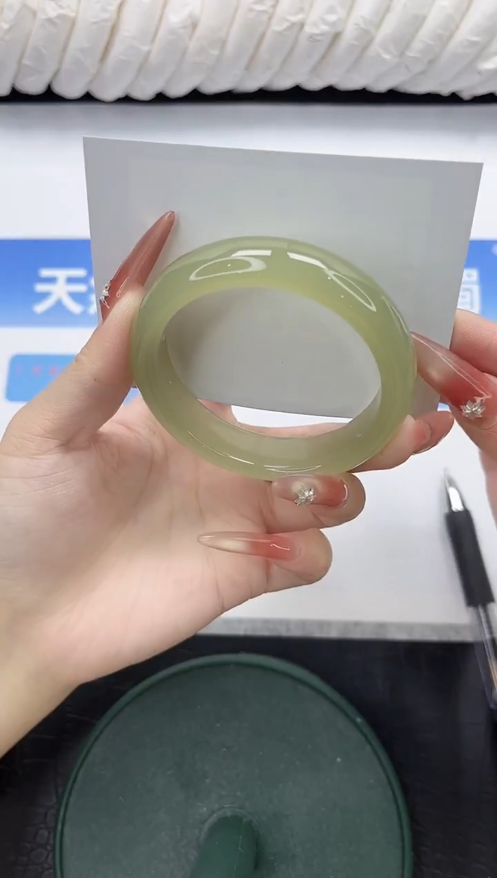 未镶嵌手镯石英质玉72-53