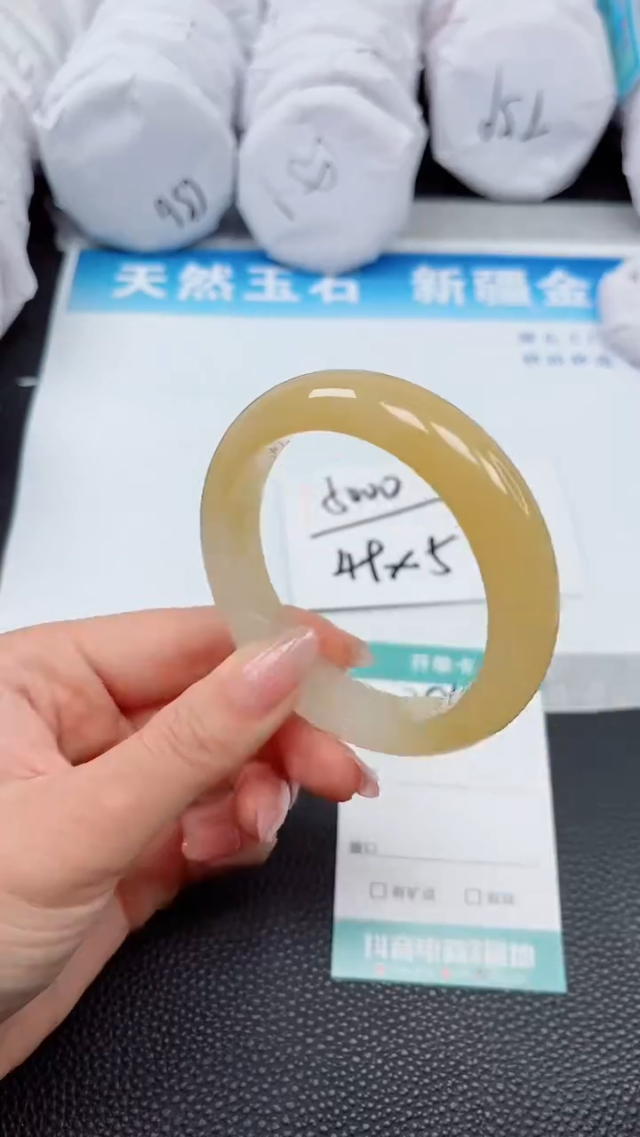 【闪购商品】石英质玉手镯未镶嵌A394