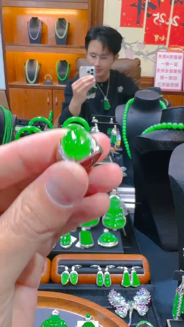 【闪购商品】翡翠戒指银S925镶嵌天然A货翡翠