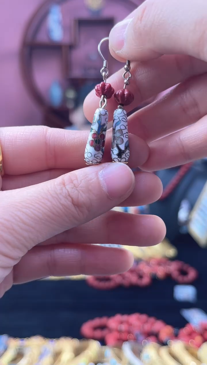 非遗技艺景泰蓝水滴耳坠白色