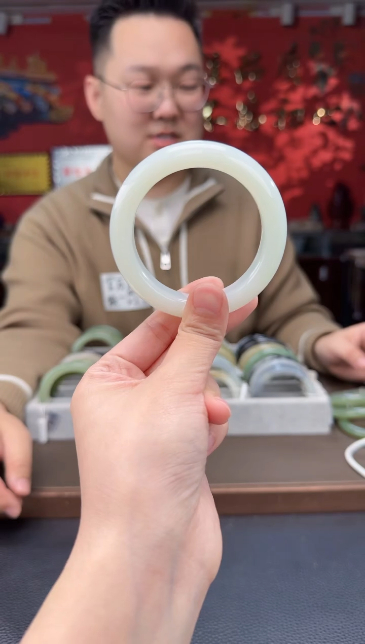 【闪购商品】和田玉.未镶嵌白玉正装镯54