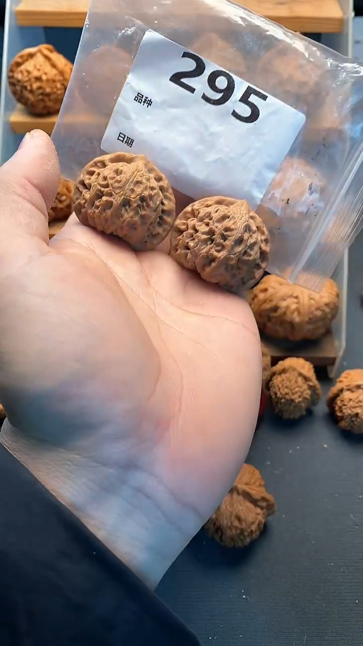 【闪购商品】文玩核桃吊坠295号42尺寸全品宫灯