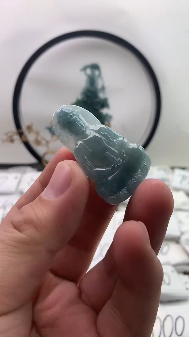 翡翠未镶嵌颈饰素衣观音【品质一般能接受再拍】