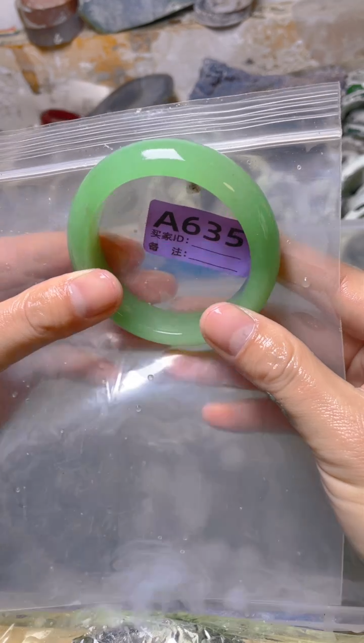 【闪购商品】石英质玉手镯未镶嵌56