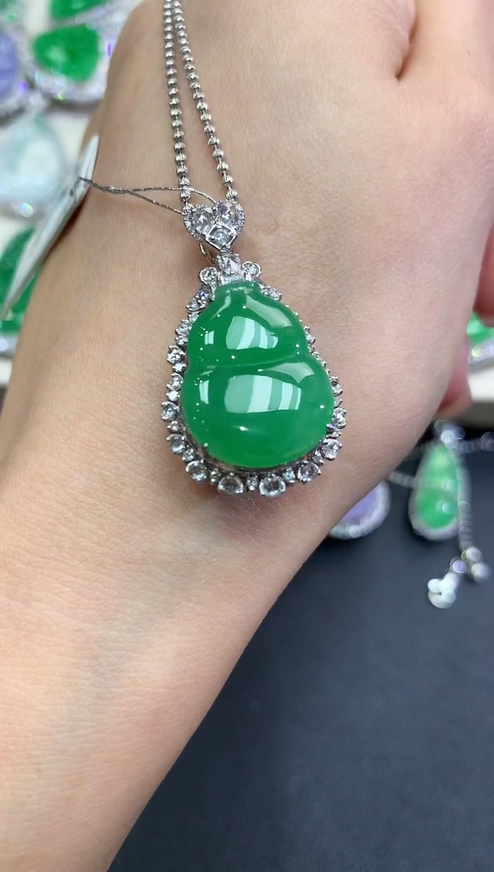 【闪购商品】翡翠吊坠(不含链)18K金镶嵌q128           