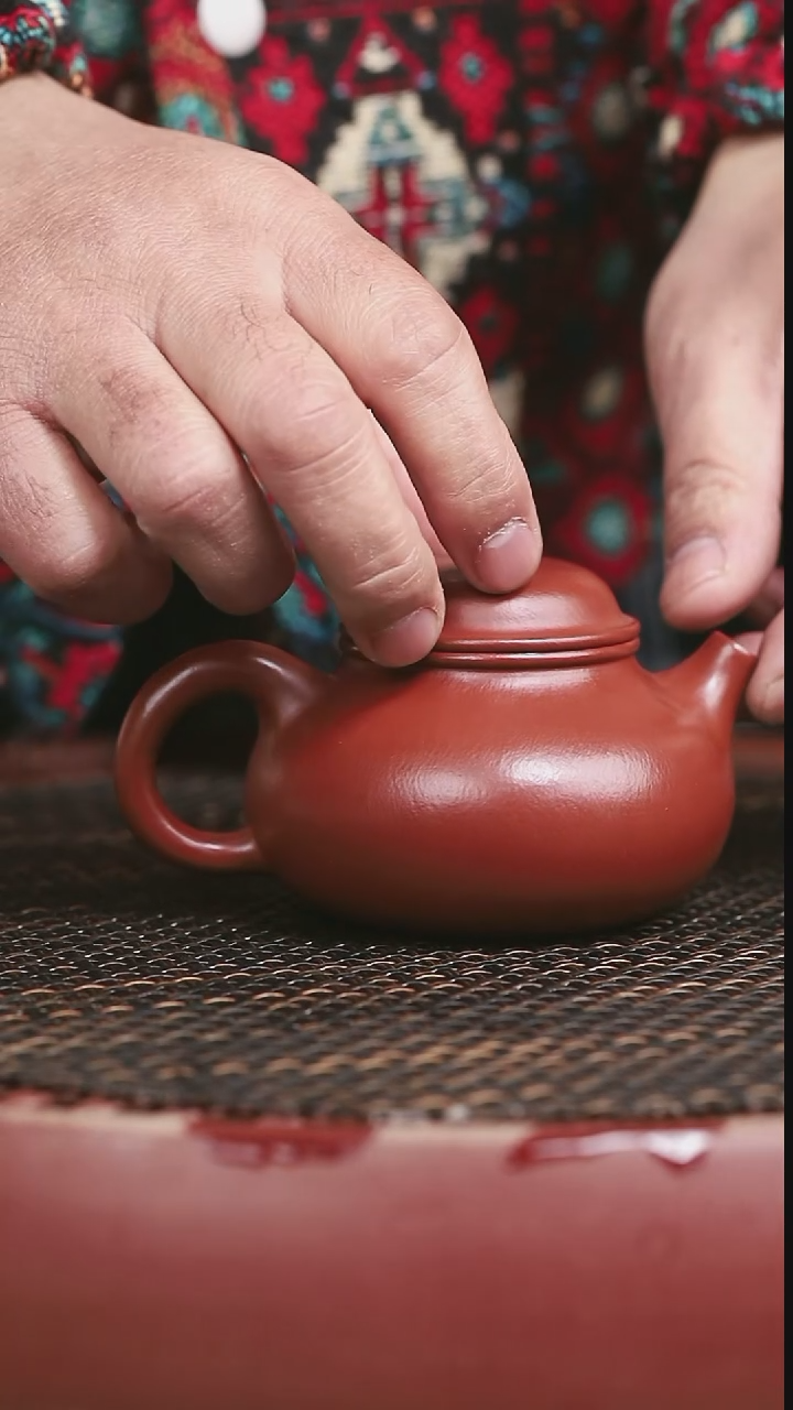 茶壶紫砂全手工朱泥纳底容天180CC