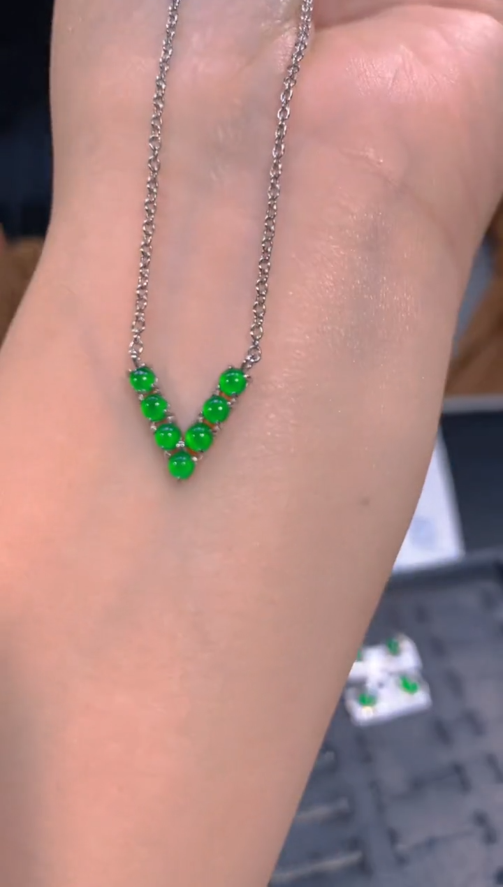 【闪购商品】定制翡翠未镶嵌30定制翡翠，多样性发货（发其一）