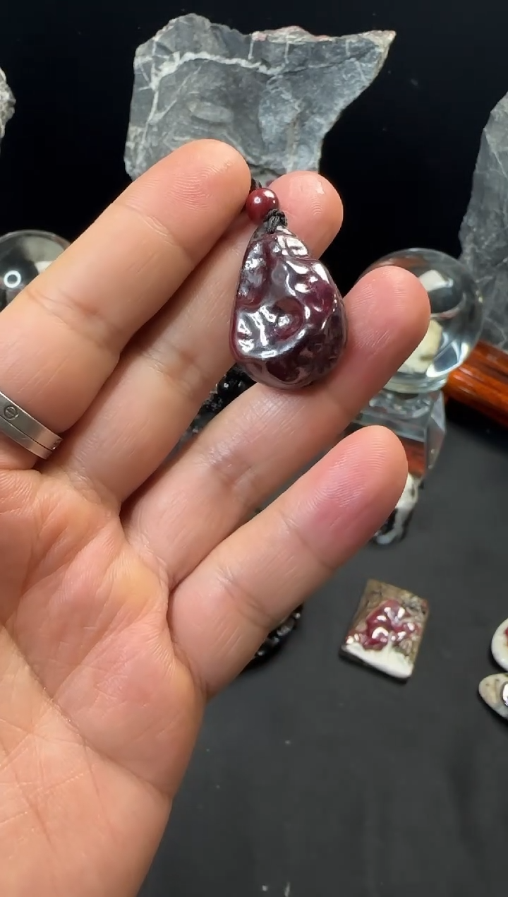 天然辰砂姚*天然朱砂晶体原石吊坠挂件