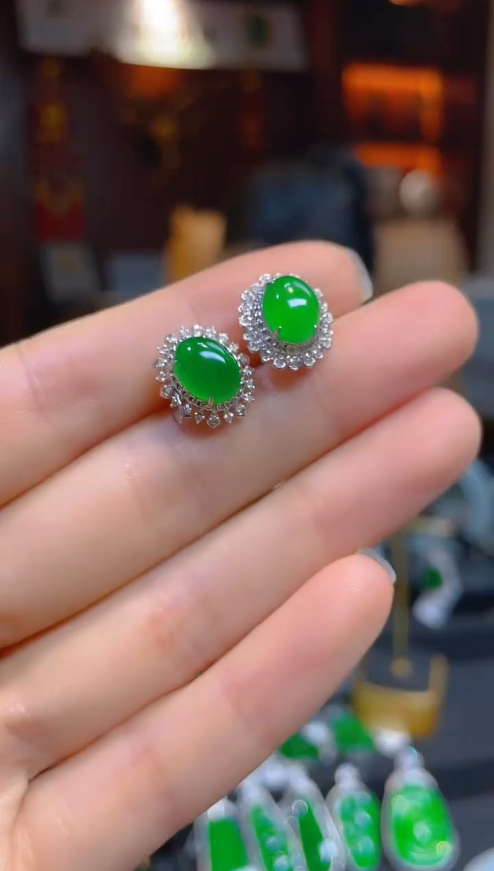 【闪购商品】翡翠耳饰18K金镶嵌115101天然A货翡翠蛋面耳钉