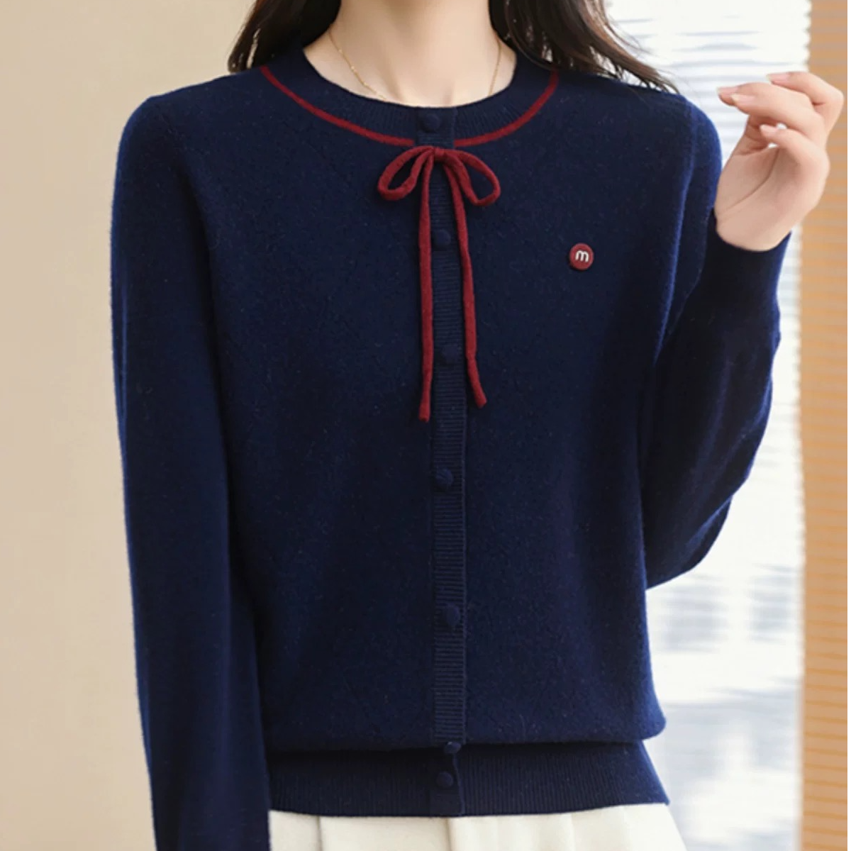 黛妍797冬季新款100%羊毛洋气减龄学院风圆领飘带小m标针织上衣