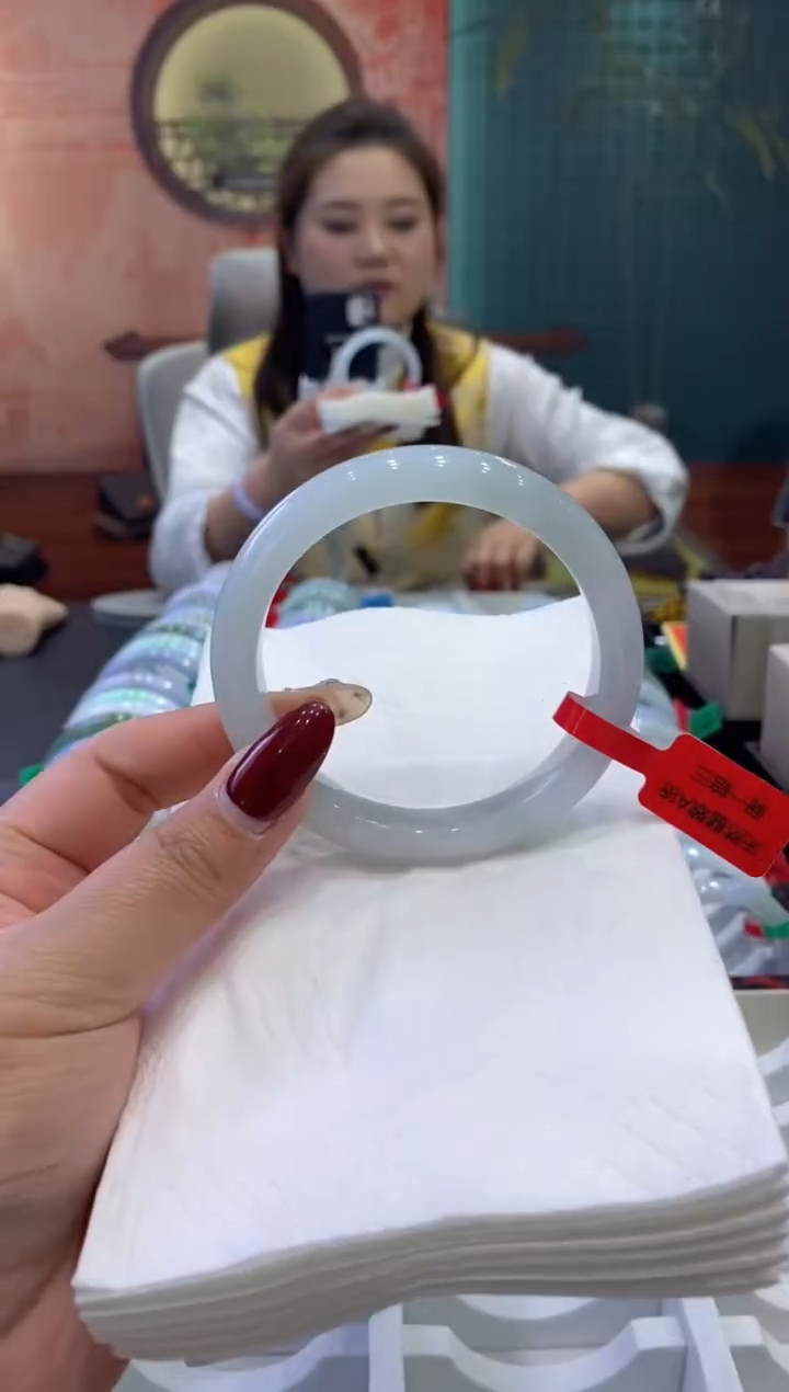 【闪购商品】翡翠手镯未镶嵌多人0017913