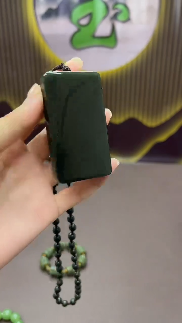 和田玉未镶嵌颈饰吊坠