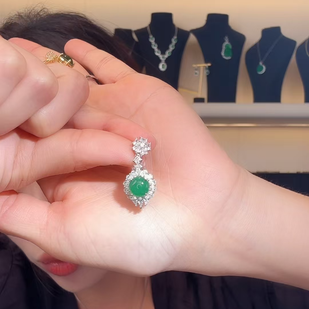 天然翡翠A货翡翠阳绿蛋面耳坠