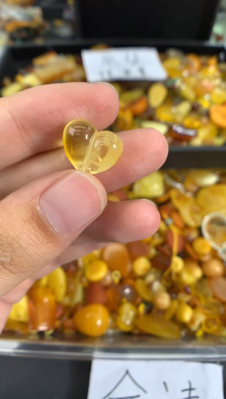 蜜蜡未镶嵌珠宝奇石43