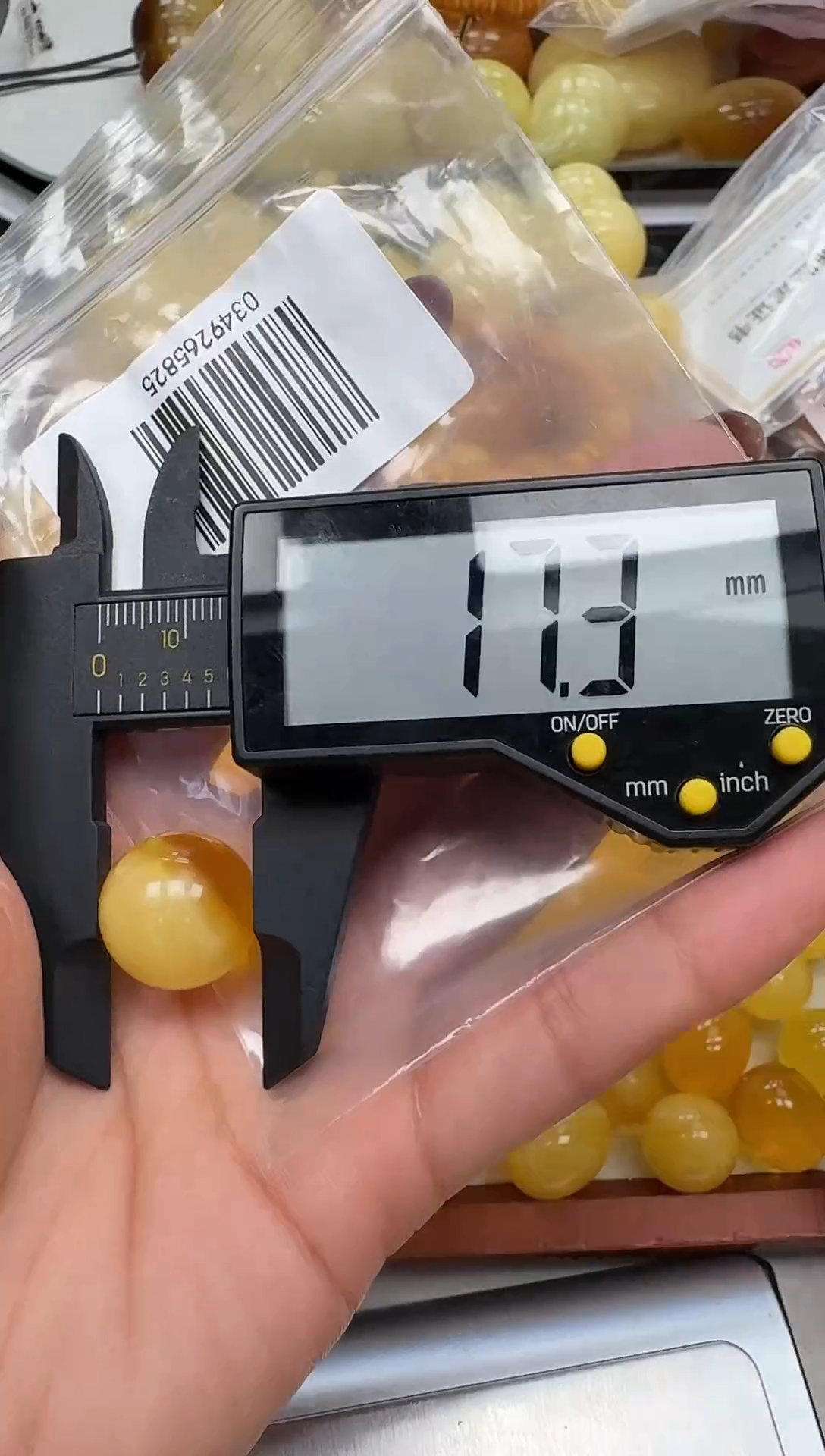 裸石琥珀未镶嵌如图