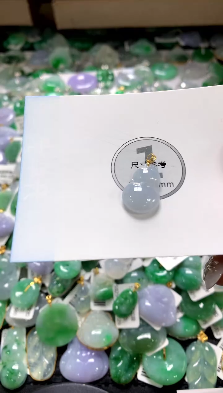 颈饰18K金镶嵌翡翠1111111111111111