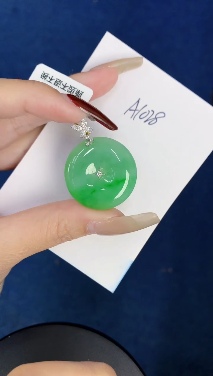 【闪购商品】翡翠颈饰18K金镶嵌0000000000