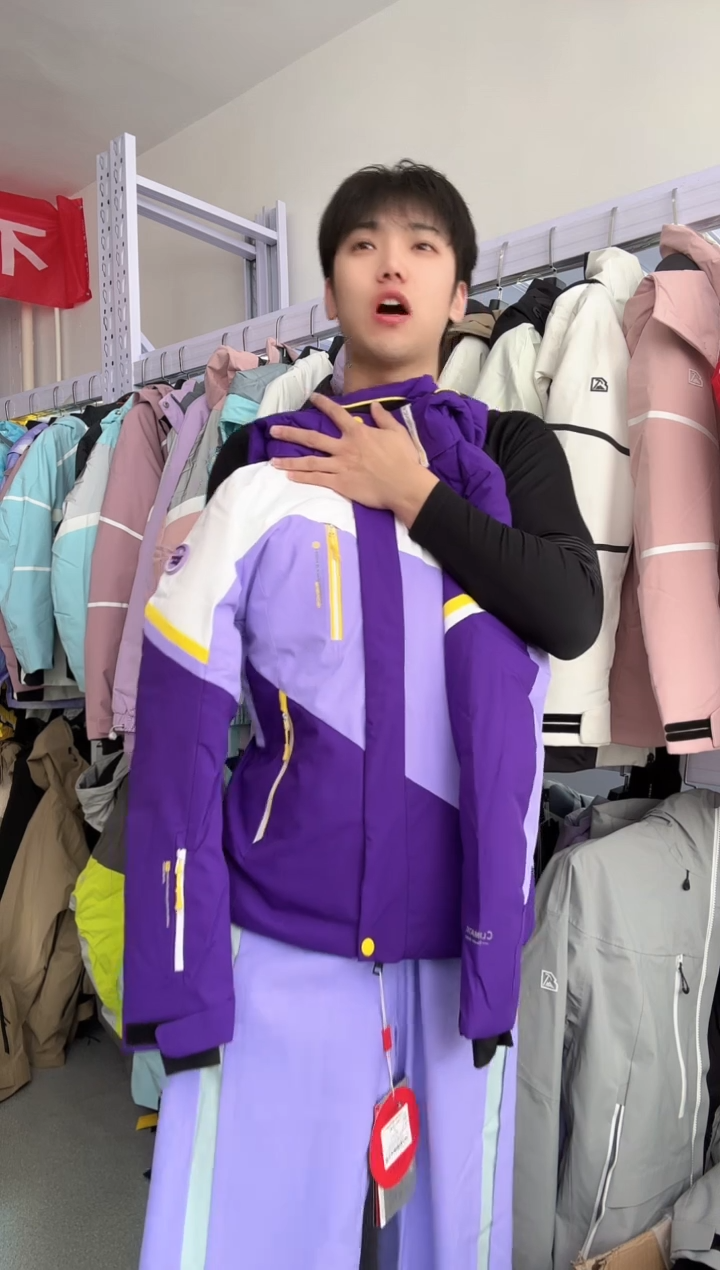 聚酯纤维默认微瑕：13086 4012 s码 上衣