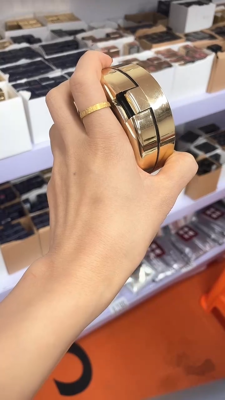 杨树林爱心黑色皮革气垫