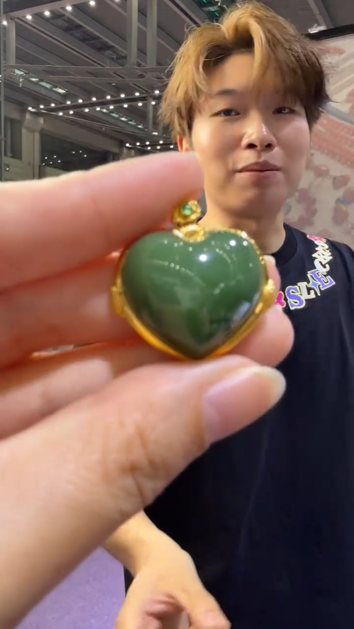 颈饰未镶嵌和田玉257秒拍号 假一罚三