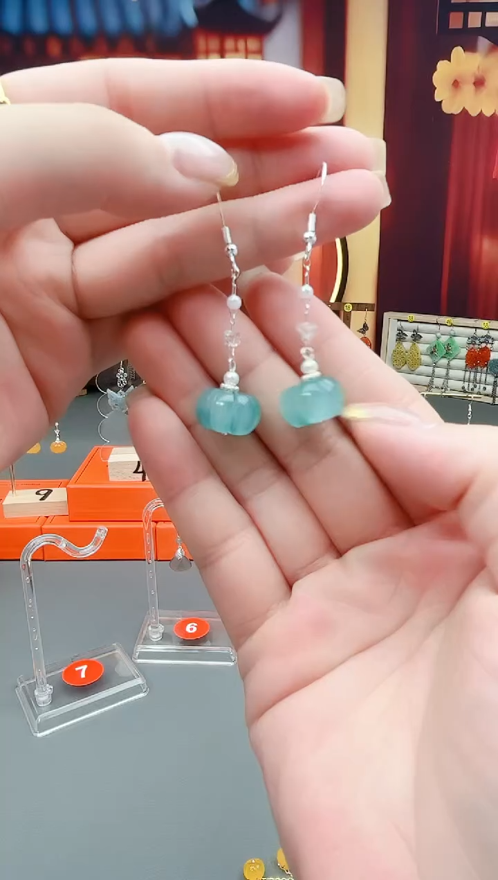 未镶嵌石英质玉（天山翠）耳钉w05