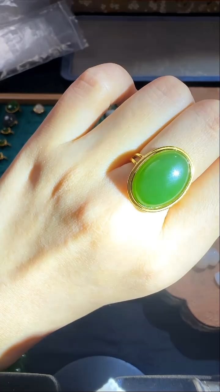 银S925镶嵌戒指和田玉和田玉碧玉鸽子蛋