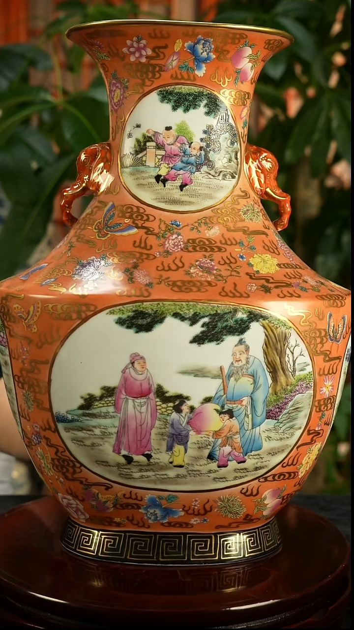 其他瓷矾红粉彩人物故事双耳瓶