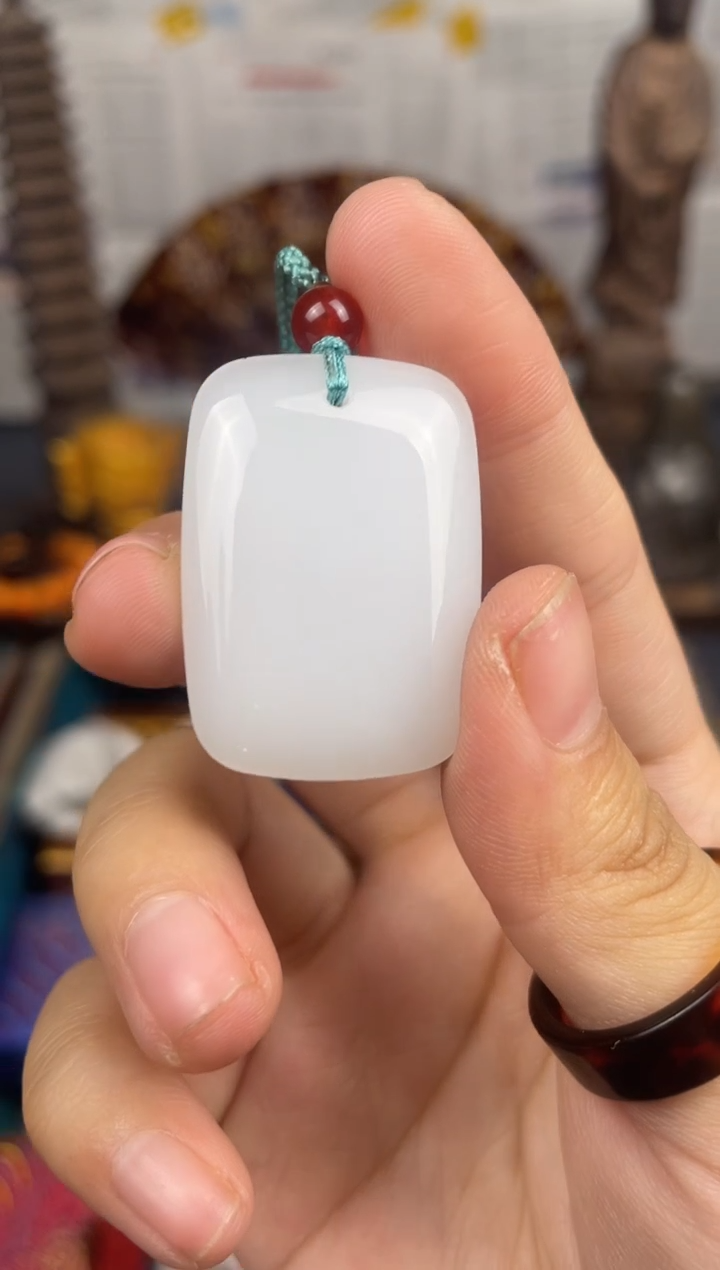 和田玉未镶嵌颈饰小小白无事