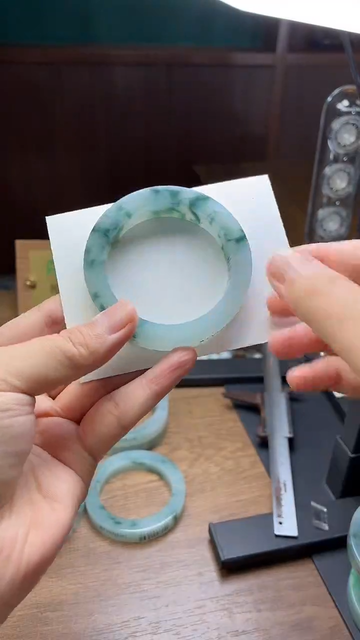 未镶嵌手镯定制翡翠J****姐定制