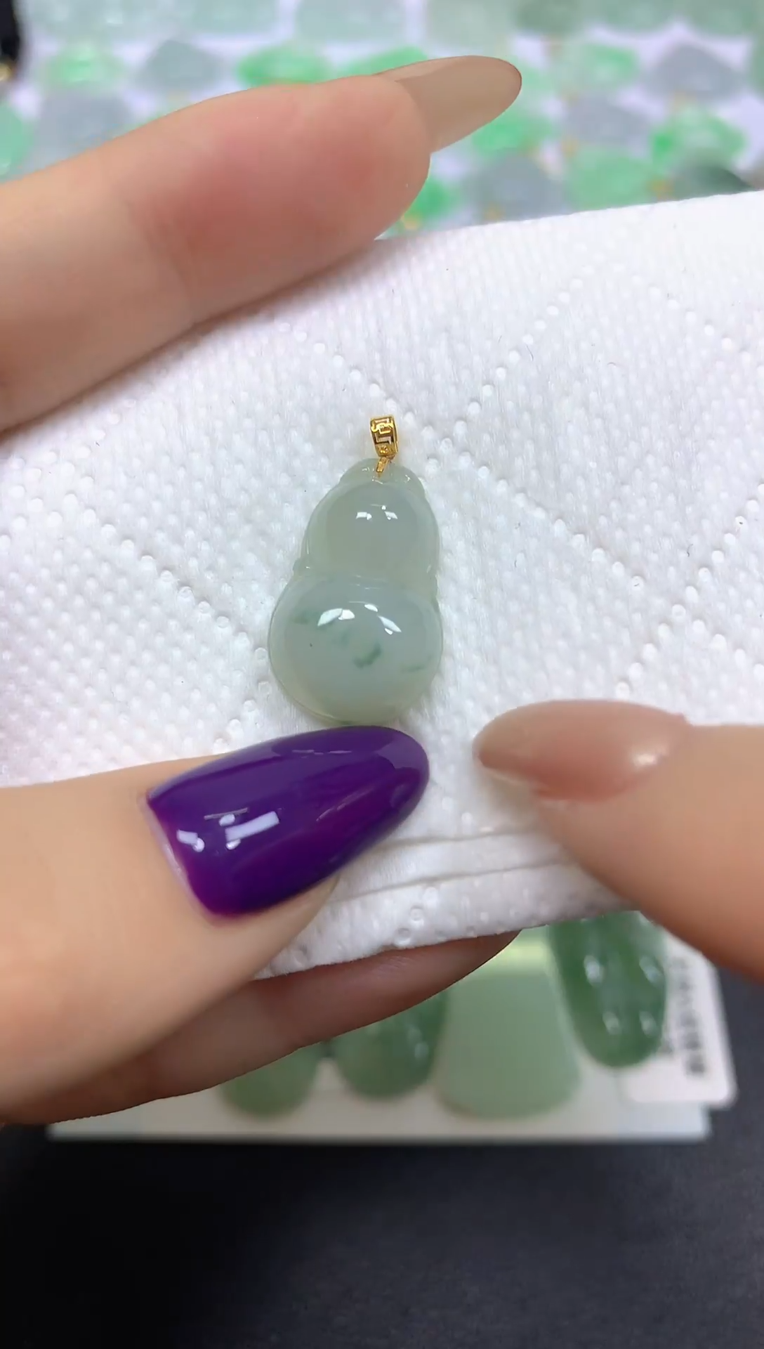 颈饰18K金镶嵌翡翠 