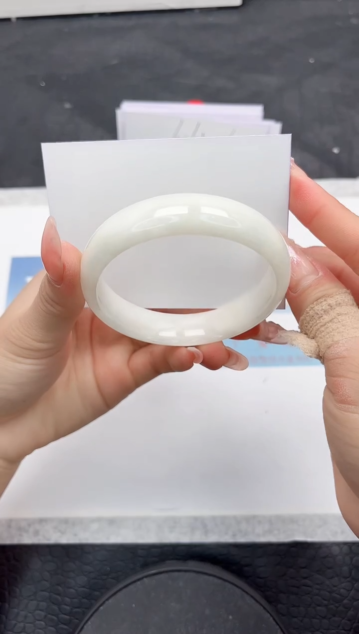 【闪购商品】和田玉手镯未镶嵌L304-58.2