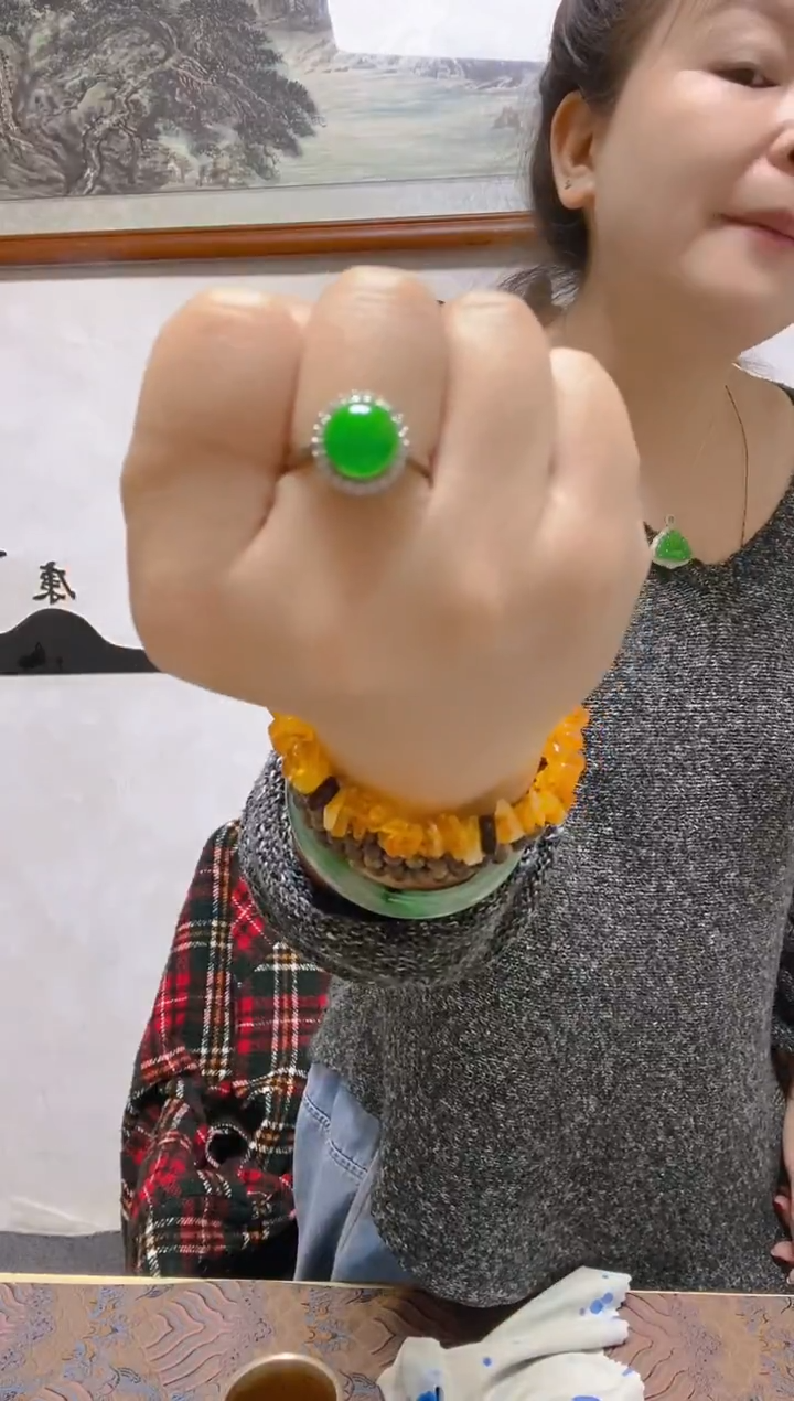 未镶嵌戒指翡翠假一罚四