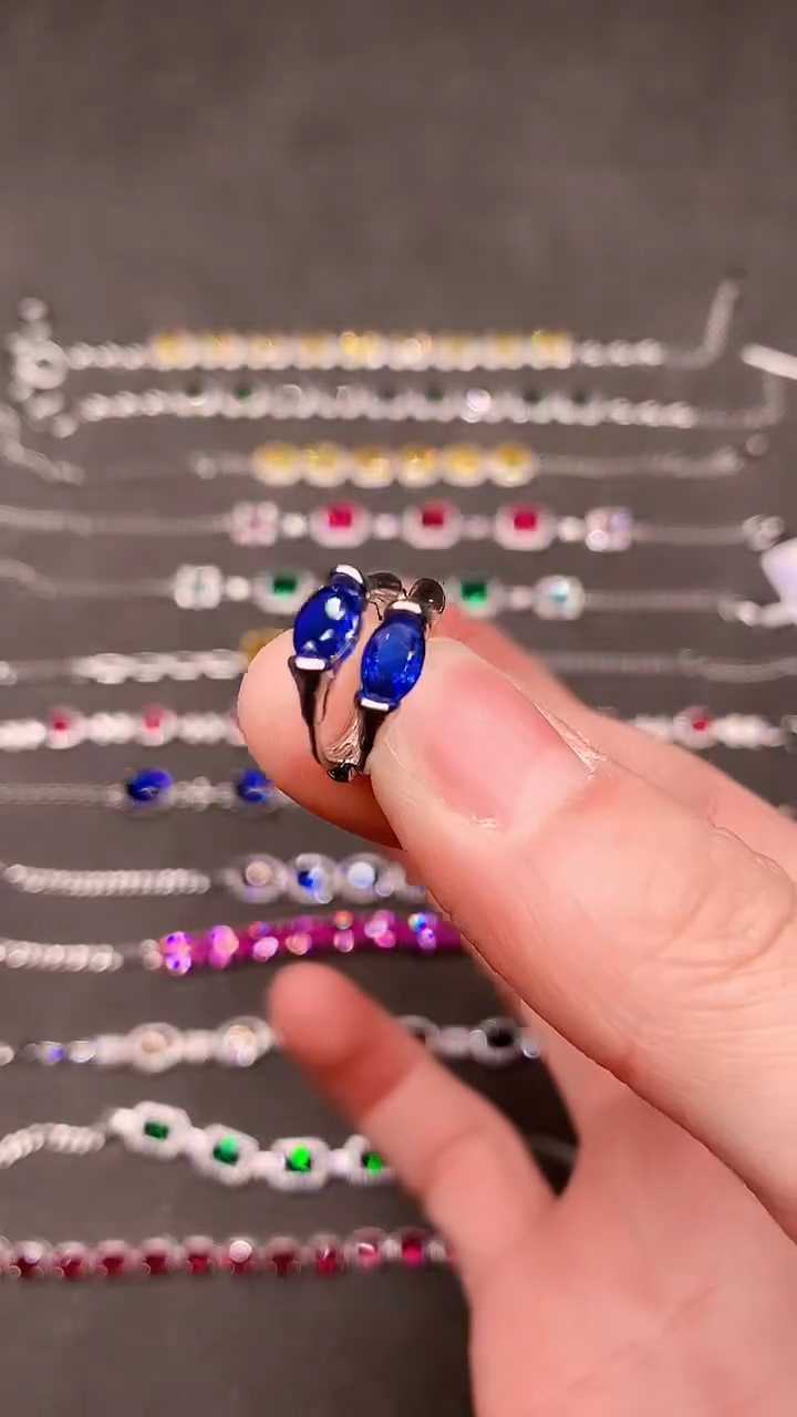 【闪购商品】蓝宝石耳饰银S925镶嵌......