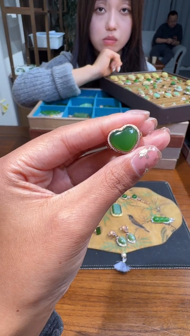 【闪购商品】和田玉19318K金镶嵌1.12一宝