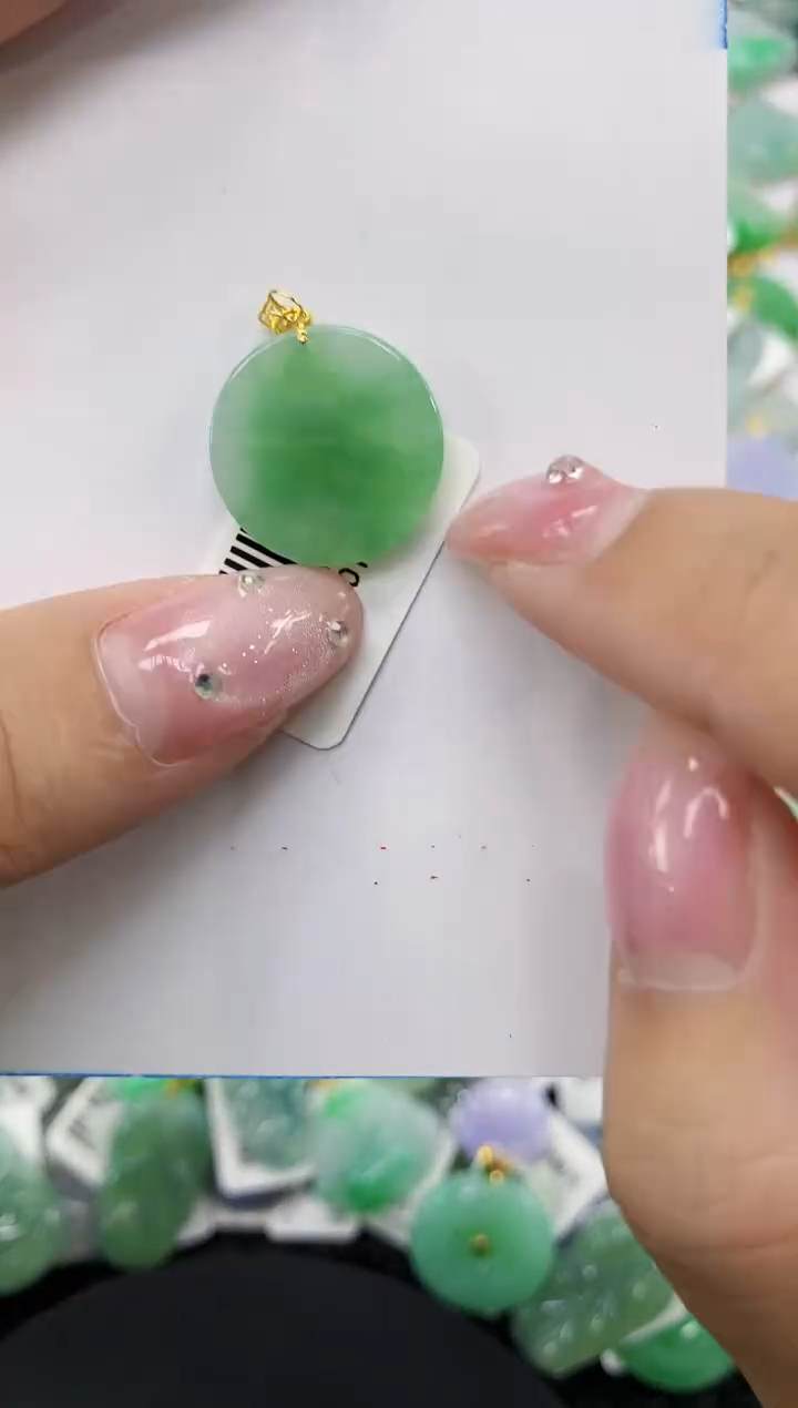 翡翠18K金镶嵌颈饰11111111111