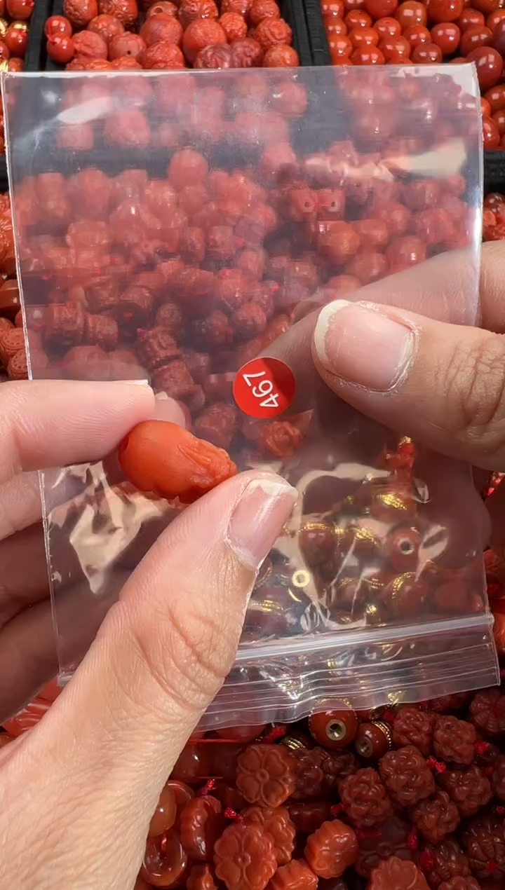 南红玛瑙未镶嵌颈饰1