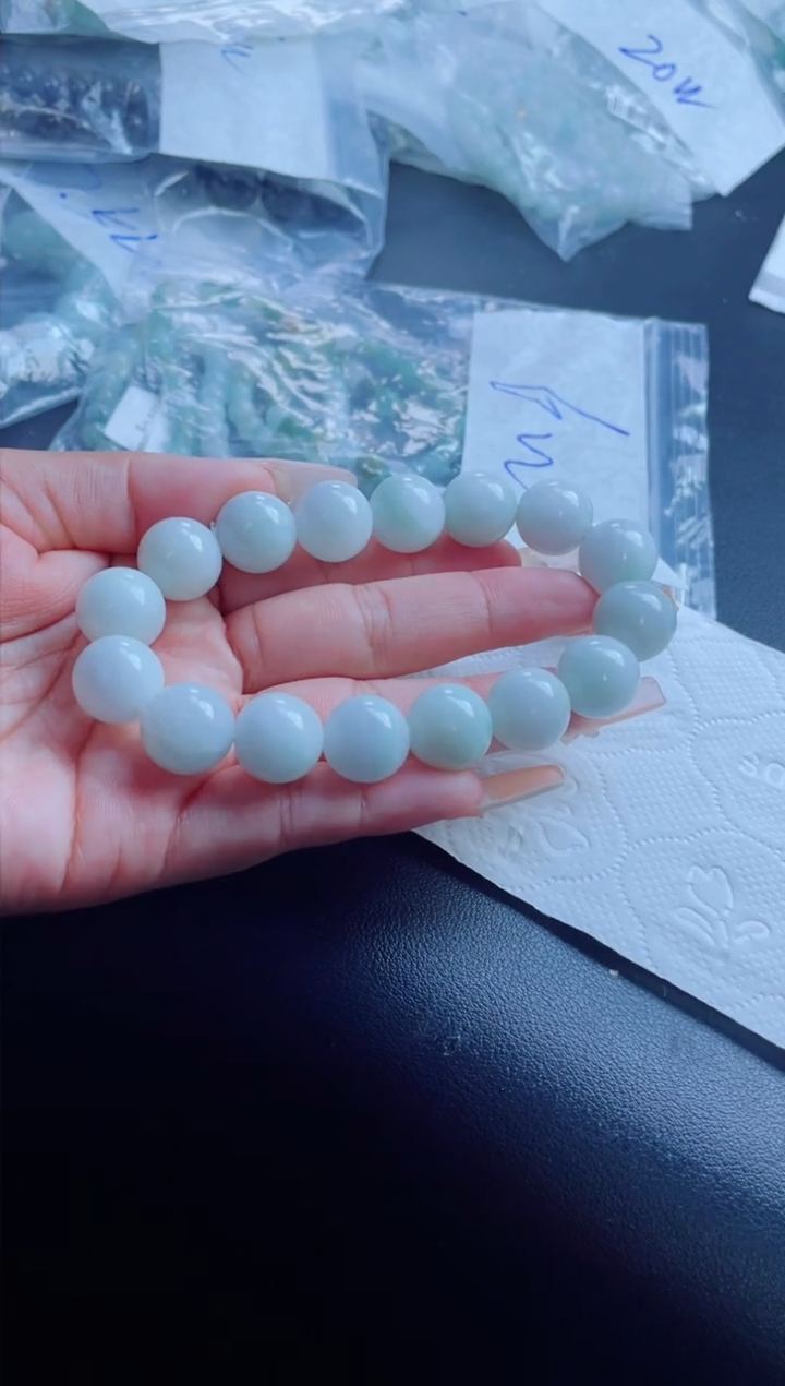 定制翡翠未镶嵌珠串