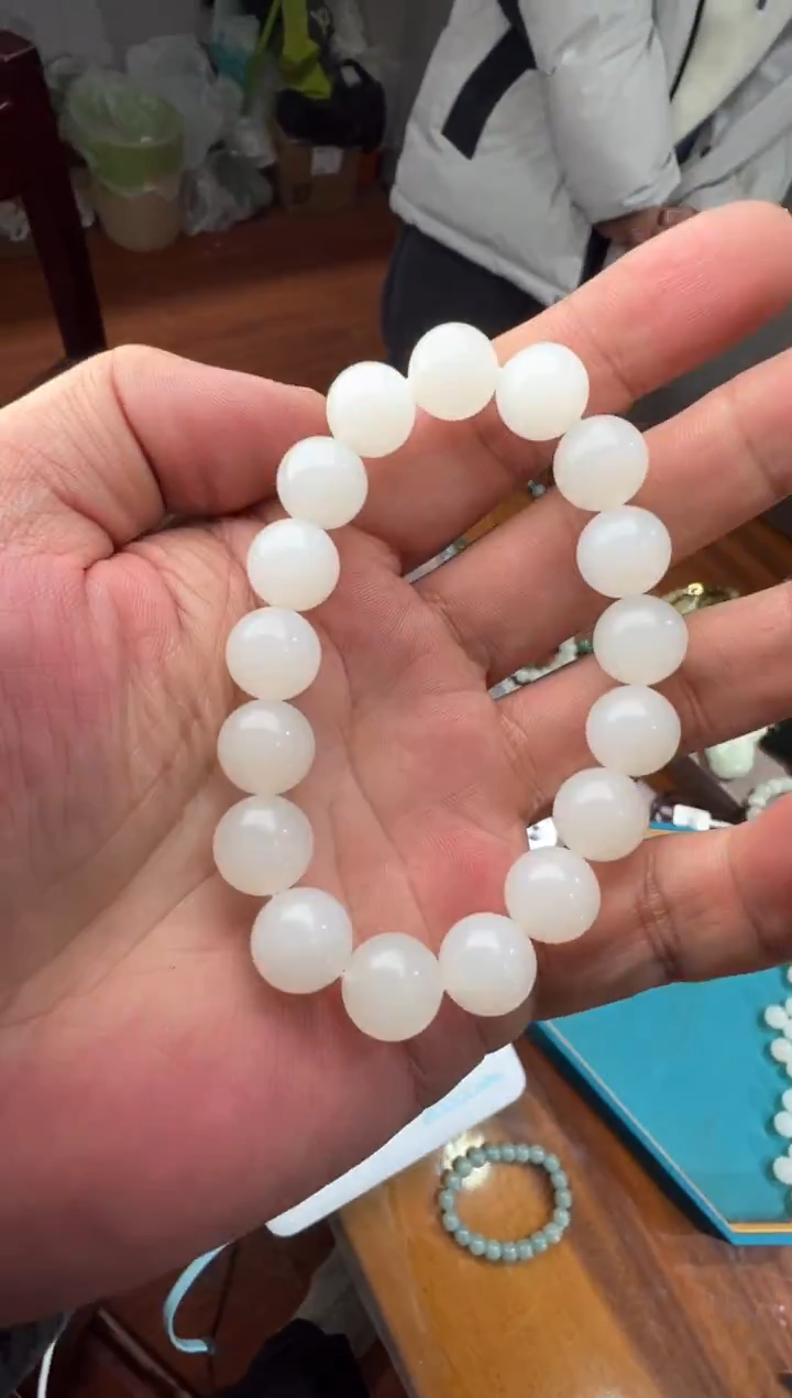 未镶嵌手串和田玉多**辰黑山料卡12白玉手串